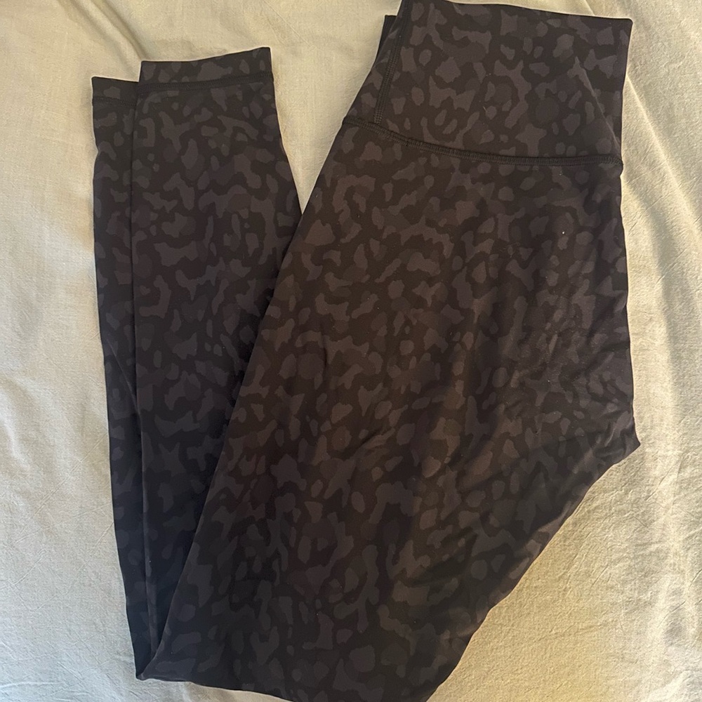 Lululemon ankle length nylon animal print leggings